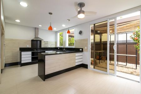 Casa de condomínio à venda com 434m², 4 quartos e 4 vagasCozinha