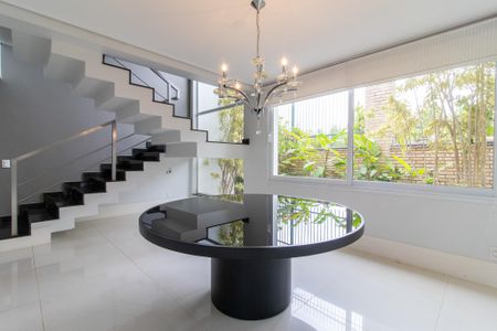 Casa de condomínio à venda com 434m², 4 quartos e 4 vagasSala