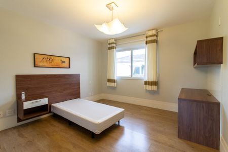 Casa de condomínio à venda com 434m², 4 quartos e 4 vagasSuíte 2