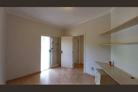 Casa à venda com 282m², 3 quartos e 4 vagas