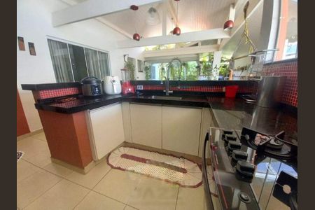 Casa de condomínio à venda com 280m², 4 quartos e 4 vagas