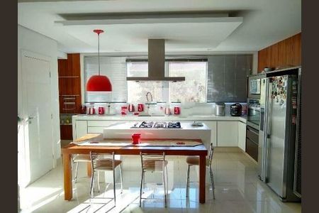 Casa de condomínio à venda com 700m², 4 quartos e 6 vagas