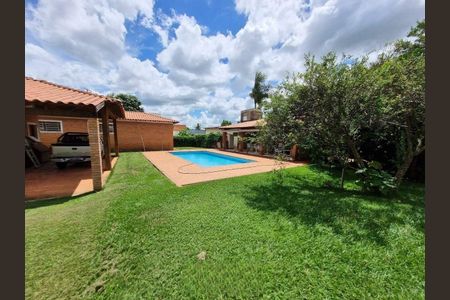 Casa de condomínio à venda com 400m², 3 quartos e 2 vagas