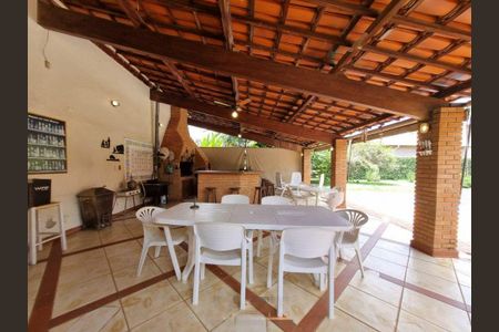 Casa de condomínio à venda com 400m², 3 quartos e 2 vagas