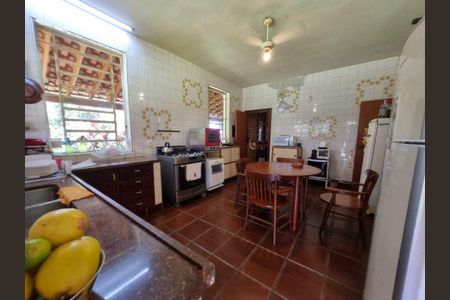 Casa de condomínio à venda com 400m², 3 quartos e 2 vagas