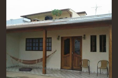 Casa à venda com 64m², 1 quarto e 2 vagas