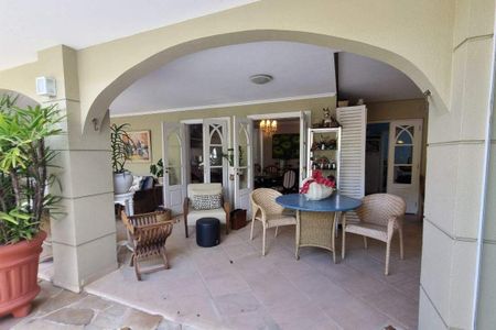 Casa de condomínio à venda com 387m², 4 quartos e 4 vagas