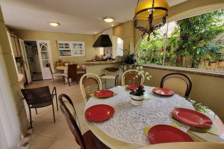 Casa de condomínio à venda com 387m², 4 quartos e 4 vagas