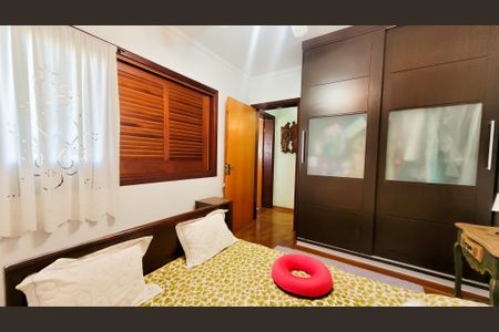 Casa de condomínio à venda com 528m², 5 quartos e 6 vagasQuarto 3