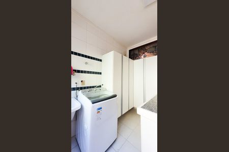 Casa de condomínio à venda com 528m², 5 quartos e 6 vagasÁrea de Serviço