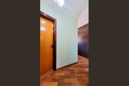 Casa de condomínio à venda com 528m², 5 quartos e 6 vagasCorredor