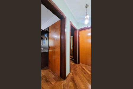 Casa de condomínio à venda com 528m², 5 quartos e 6 vagasCorredor