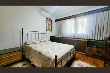 Casa de condomínio à venda com 528m², 5 quartos e 6 vagasQuarto 1