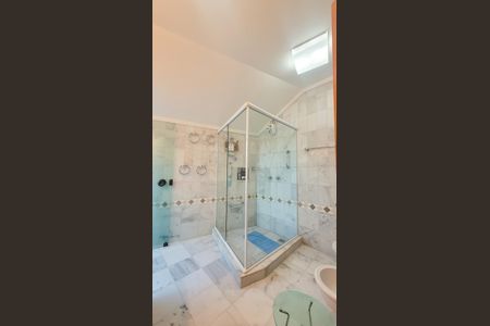 Casa de condomínio à venda com 528m², 5 quartos e 6 vagasBanheiro da Suíte 1