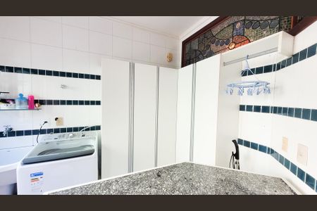 Casa de condomínio à venda com 528m², 5 quartos e 6 vagasÁrea de Serviço