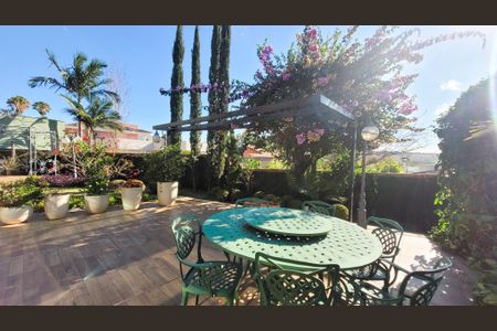 Casa de condomínio à venda com 528m², 5 quartos e 6 vagasÁrea Externa