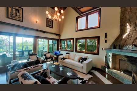 Casa de condomínio à venda com 528m², 5 quartos e 6 vagasSala