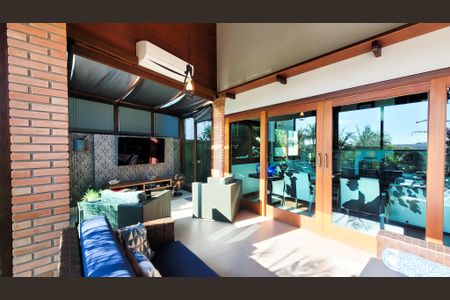 Casa de condomínio à venda com 528m², 5 quartos e 6 vagasÁrea Gourmet