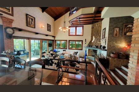 Casa de condomínio à venda com 528m², 5 quartos e 6 vagasSala