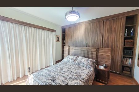 Casa de condomínio à venda com 528m², 5 quartos e 6 vagasSuíte 1