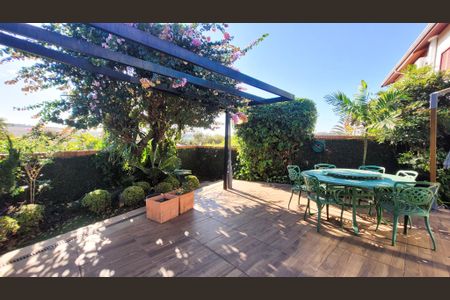 Casa de condomínio à venda com 528m², 5 quartos e 6 vagasÁrea Externa