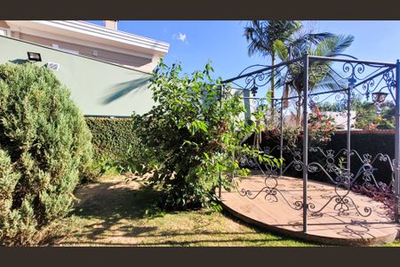 Casa de condomínio à venda com 528m², 5 quartos e 6 vagasÁrea Externa