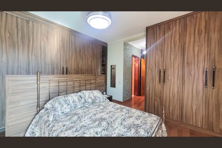 Casa de condomínio à venda com 528m², 5 quartos e 6 vagasSuíte 1