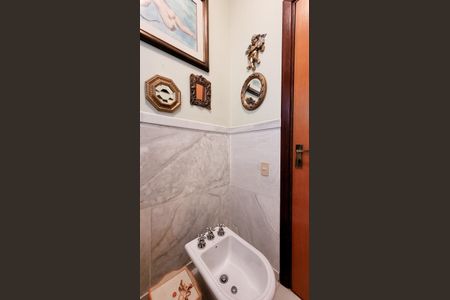 Casa de condomínio à venda com 528m², 5 quartos e 6 vagasLavabo