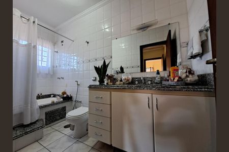 Casa à venda com 340m², 3 quartos e 4 vagas