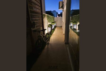 Casa de condomínio à venda com 138m², 3 quartos e 4 vagas