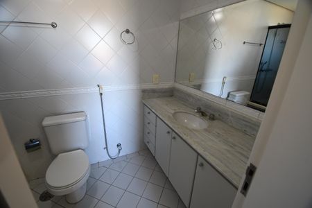 Apartamento à venda com 137m², 3 quartos e 2 vagasBanheiro do Quarto 2