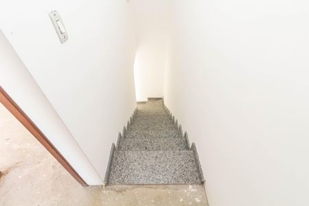 Casa de condomínio à venda com 101m², 2 quartos e 2 vagasEscada