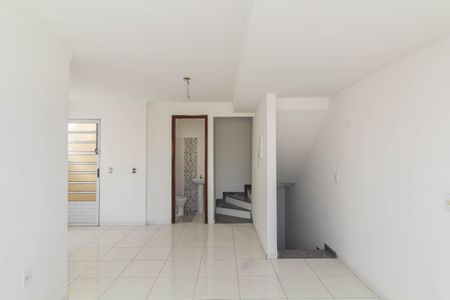 Casa de condomínio à venda com 101m², 2 quartos e 2 vagasSala