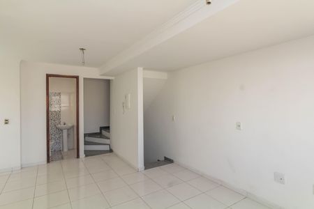 Casa de condomínio à venda com 101m², 2 quartos e 2 vagasSala