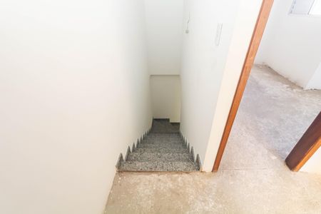 Casa de condomínio à venda com 101m², 2 quartos e 2 vagas Casa de condomínio à venda com 101m², 2 quartos e 2 vagasEscada