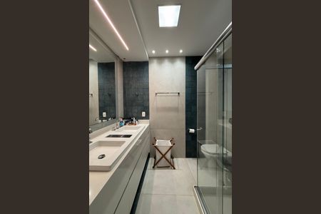 Apartamento à venda com 254m², 4 quartos e 1 vagaSuíte 2 - Banheiro