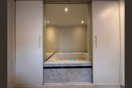 Apartamento à venda com 254m², 4 quartos e 1 vagaSuíte 2 - Banheiro