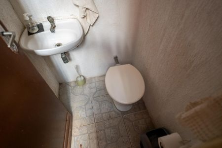 Casa à venda com 294m², 3 quartos e 4 vagas Casa à venda com 294m², 3 quartos e 4 vagasBanheiro área de serviço