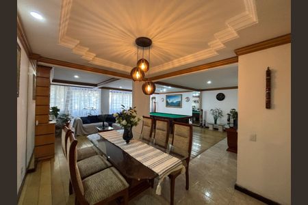 Apartamento à venda com 192m², 3 quartos e 1 vaga Apartamento à venda com 192m², 3 quartos e 1 vagaSala