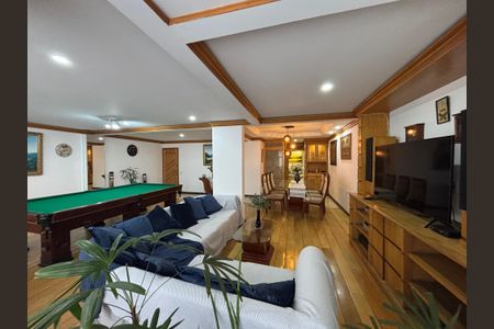 Apartamento à venda com 192m², 3 quartos e 1 vaga Apartamento à venda com 192m², 3 quartos e 1 vagaSala