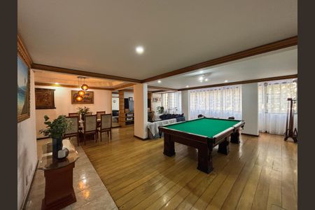 Apartamento à venda com 192m², 3 quartos e 1 vaga Apartamento à venda com 192m², 3 quartos e 1 vagaSala