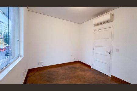 Casa à venda com 243m², 6 quartos e 3 vagasFoto 14
