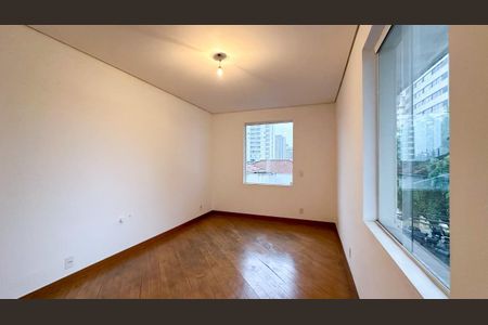 Casa à venda com 243m², 6 quartos e 3 vagasFoto 06