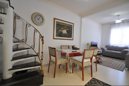 Casa à venda com 200m², 2 quartos e 2 vagasSala