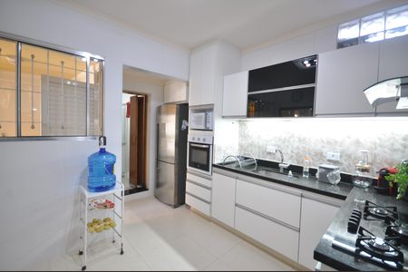 Casa à venda com 200m², 2 quartos e 2 vagasCozinha