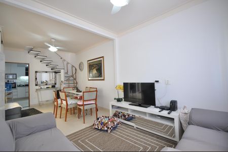 Casa à venda com 200m², 2 quartos e 2 vagasSala