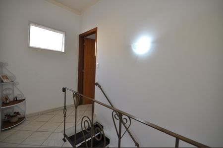 Casa à venda com 200m², 2 quartos e 2 vagasHall