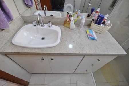 Casa à venda com 200m², 2 quartos e 2 vagasBanheiro Social