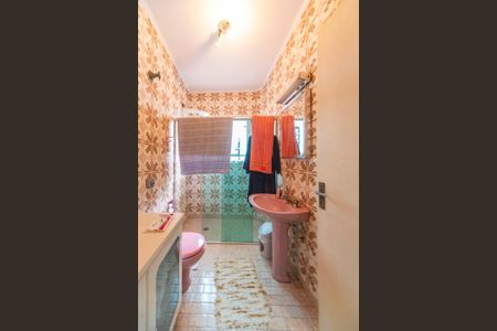 Casa à venda com 205m², 3 quartos e 3 vagas Casa à venda com 205m², 3 quartos e 3 vagasBanheiro Social 2