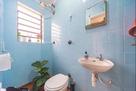 Casa à venda com 205m², 3 quartos e 3 vagas Casa à venda com 205m², 3 quartos e 3 vagasBanheiro da Edícula